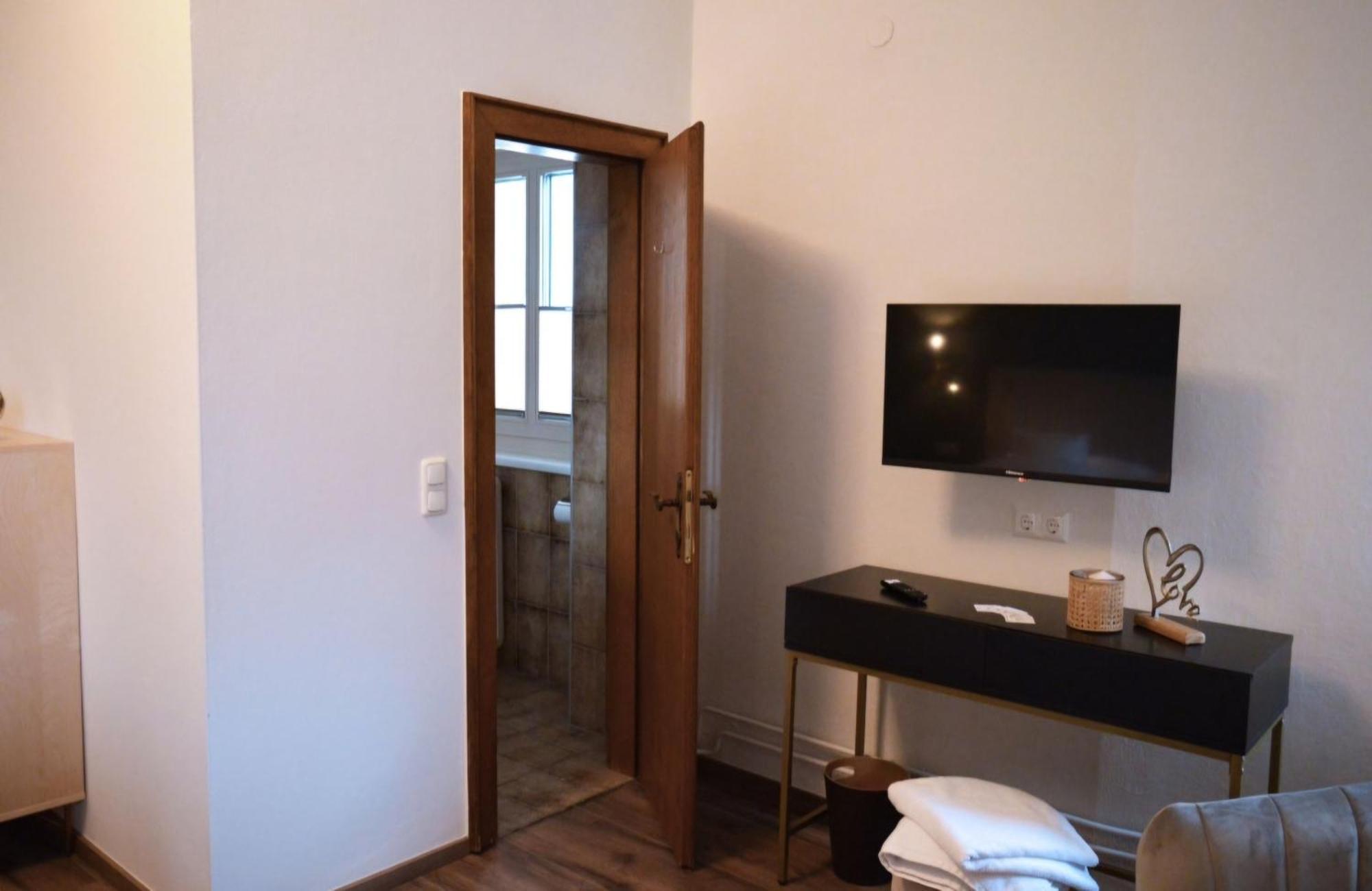 Cafe Zentral, Zimmer Mit Fruehstueck Kotschach-Mauthen ภายนอก รูปภาพ